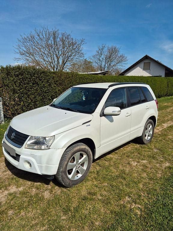 Gebraucht Suzuki Grand Vitara Comfort 129 PS (94 kW) 2012 Weiß SUV