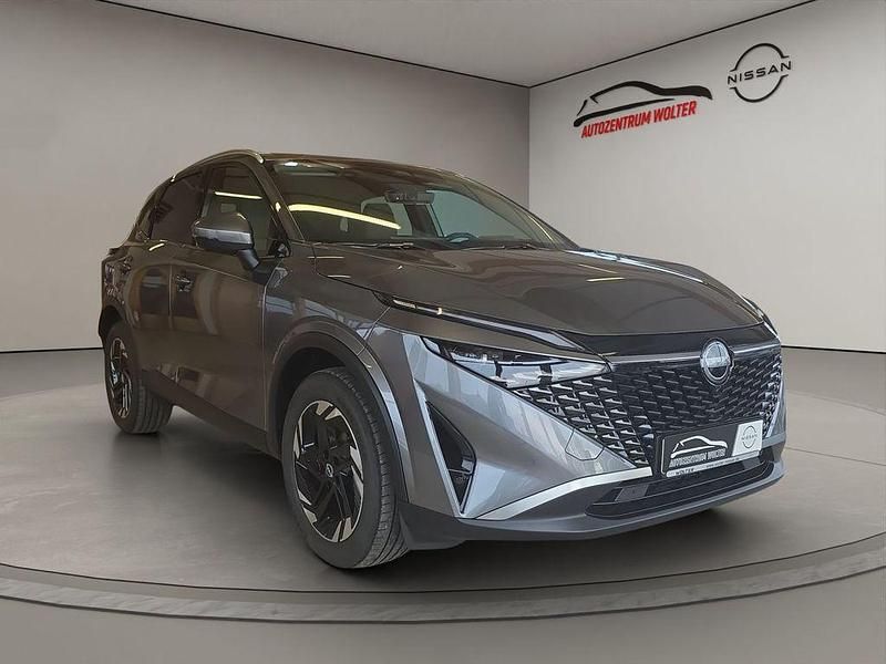 Grau Gebraucht 2016 Nissan Qashqai N-Connecta SUV | 29.990 € - Bild 1/4