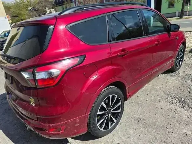 Gebraucht Ford Kuga ST-Line 180 PS (132 kW) 2018 Rubyrot (metallic) SUV