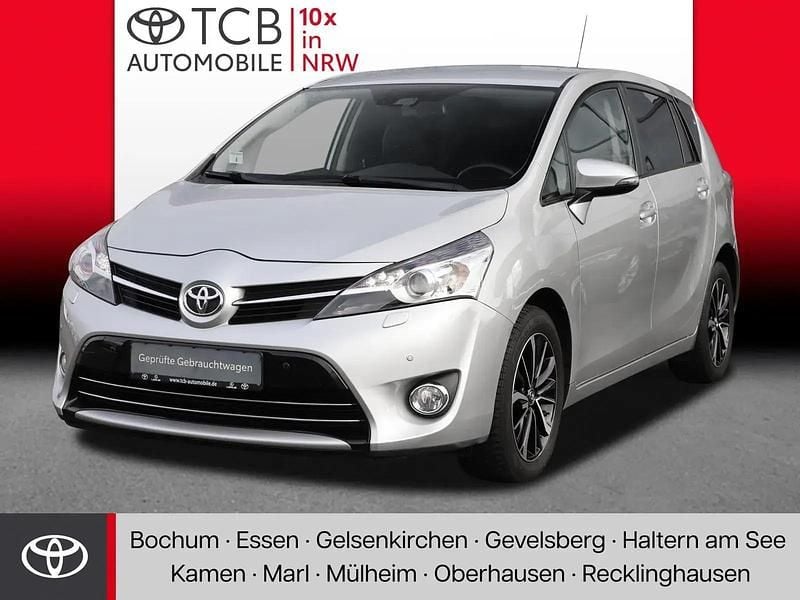 Gebraucht Toyota Verso Executive 148 PS (108 kW) 2017 Platinsilber metallic Van / Kleinbus
