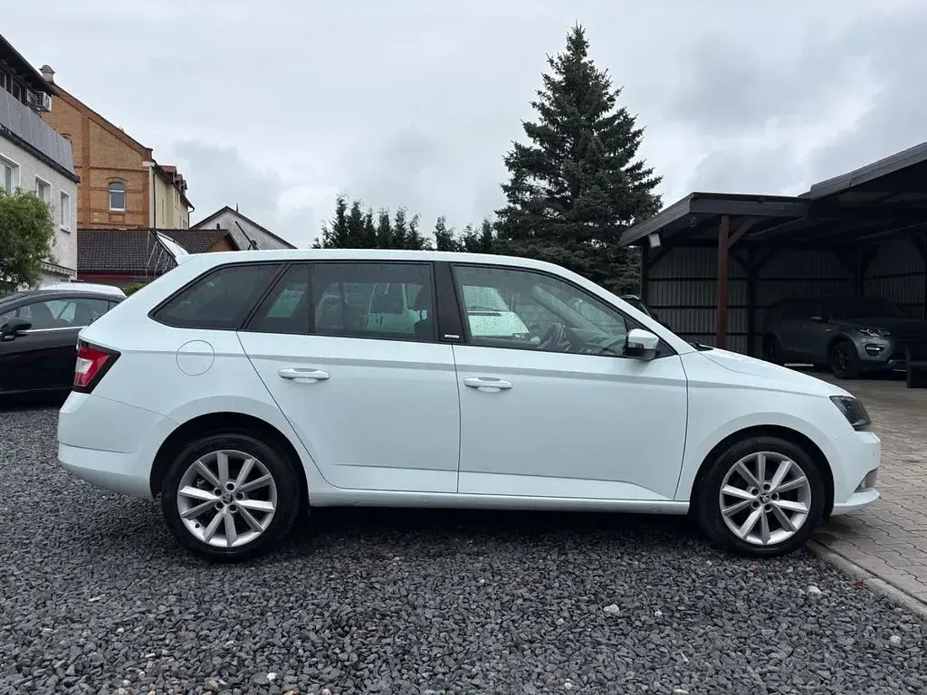 Używany Skoda Fabia Joy 90 KM (66 kW) 2016 Biały Kombi