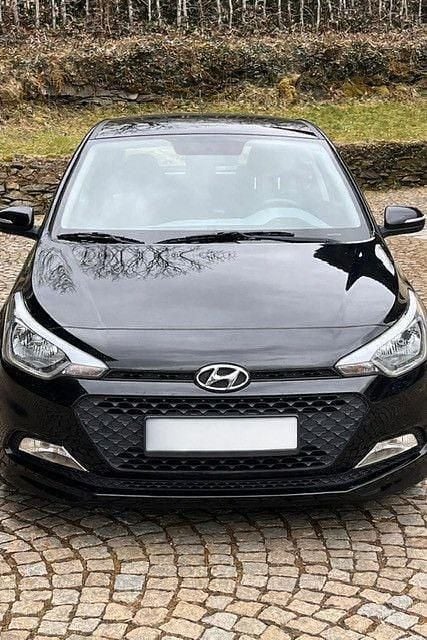 Gebraucht Hyundai i20 Classic 75 PS (55 kW) 2018 Schwarz Kleinwagen