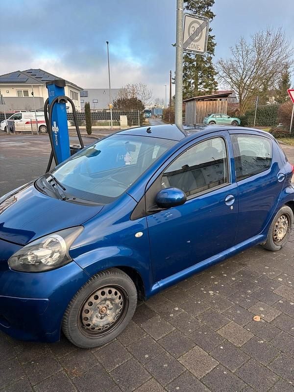 Gebraucht Toyota Aygo 67 PS (49 kW) 2007 Blau Kleinwagen