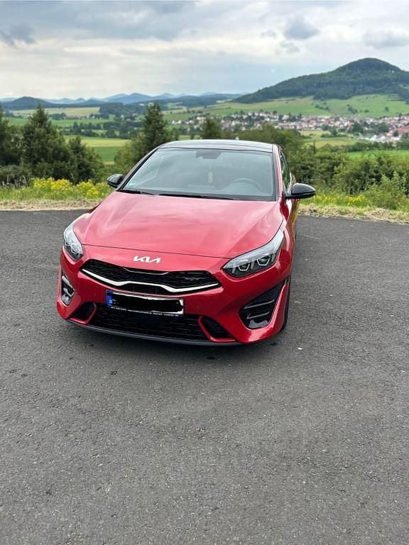 Rot Gebraucht 2022 Kia ProCeed Kleinwagen | 27.699 € (Fairer Preis) - Bild 1/4