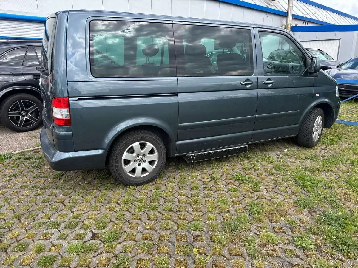 Gebraucht VW Multivan Comfortline 131 PS (96 kW) 2009 Offroad grey metallic Van / Kleinbus