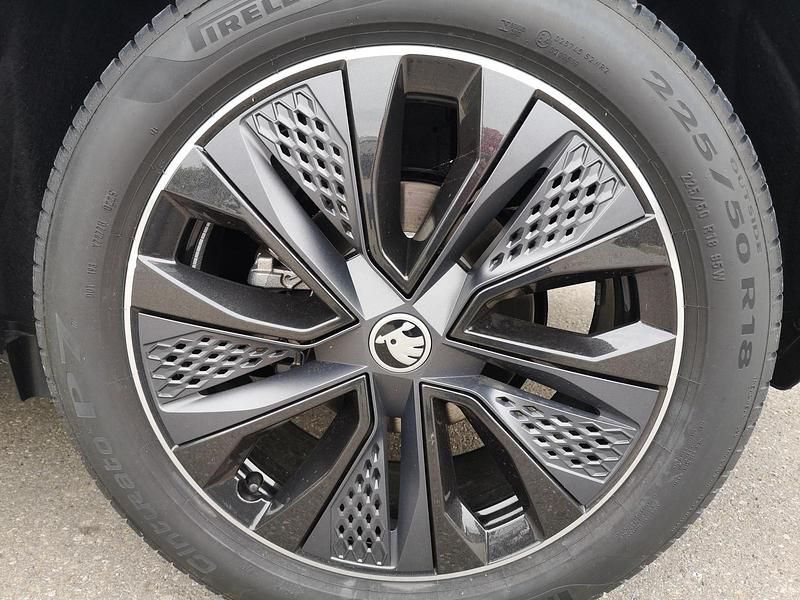 Neu Skoda Karoq SportLine 150 PS (110 kW) 2025 Reflexsilber metallic SUV