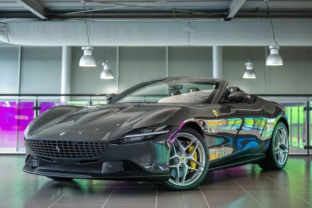Gebraucht Ferrari Roma 620 PS (456 kW) 2026 Grau Cabrio