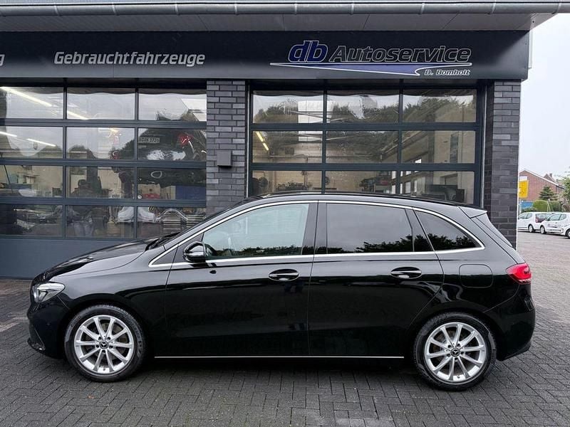 Używany Mercedes B200 150 KM (110 kW) 2019 Czarny Minivan