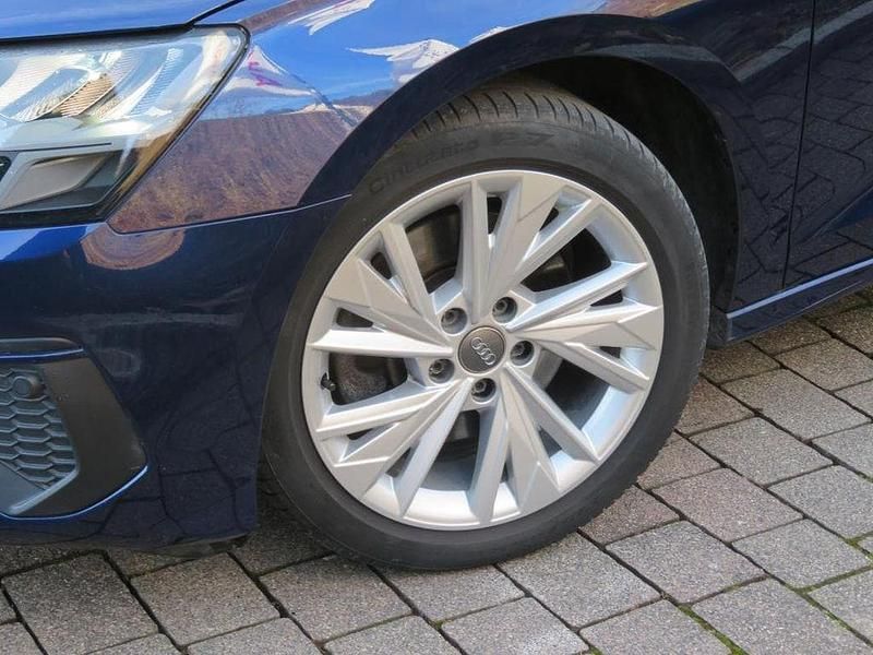 Gebraucht Audi A3 Ambiente 110 PS (80 kW) 2021 Blau Limousine