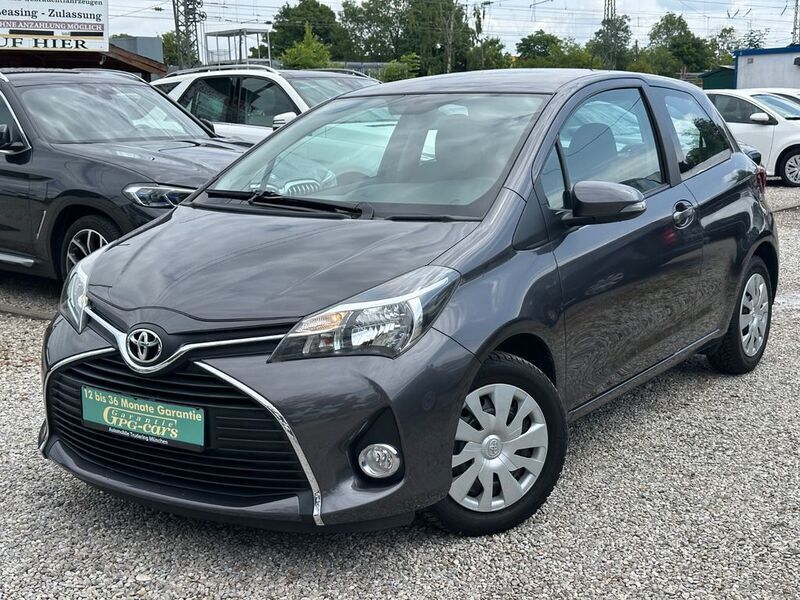 Grau Gebraucht 2015 Toyota Yaris Kleinwagen | 8.990 € (Fairer Preis) - Bild 1/4