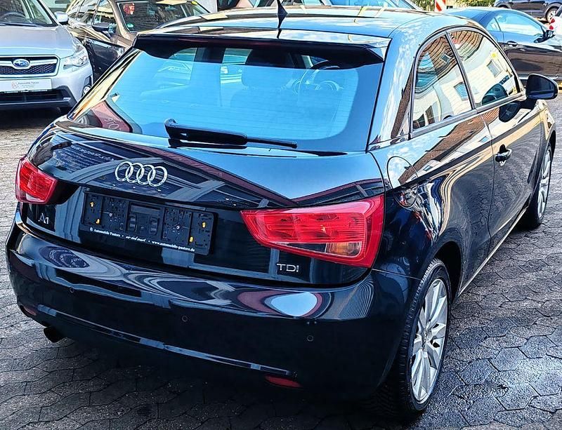 Gebraucht Audi A1 Attraction 105 PS (77 kW) 2011 Schwarz Kleinwagen