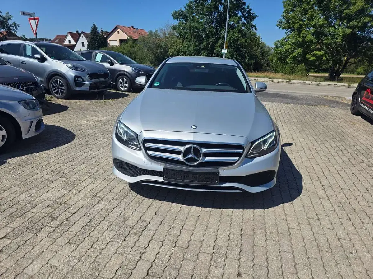 Gebraucht Mercedes E220 194 PS (142 kW) 2017 Iridiumsilber  metalliclack Limousine