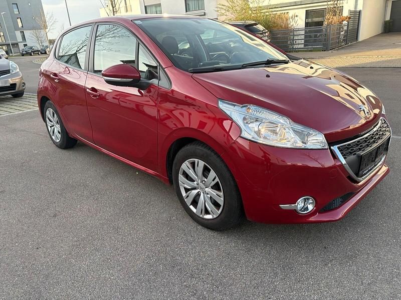 Gebraucht Peugeot 208 Active 92 PS (67 kW) 2013 Rot Kleinwagen