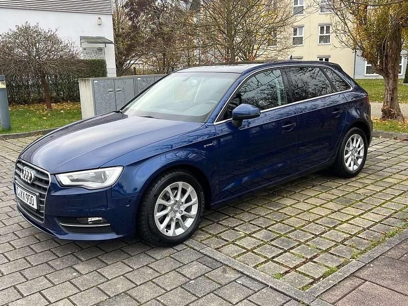 Blau Gebraucht 2014 Audi A3 Ambiente Limousine | 10.500 € (Superpreis) - Bild 1/4