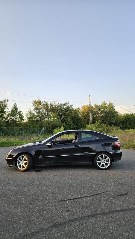 Gebraucht Mercedes C180 143 PS (105 kW) 2006 Schwarz Coupé