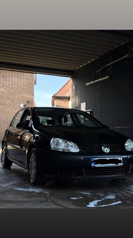 Usata VW Golf V 105 CV (77 kW) 2007 Nero Utilitaria