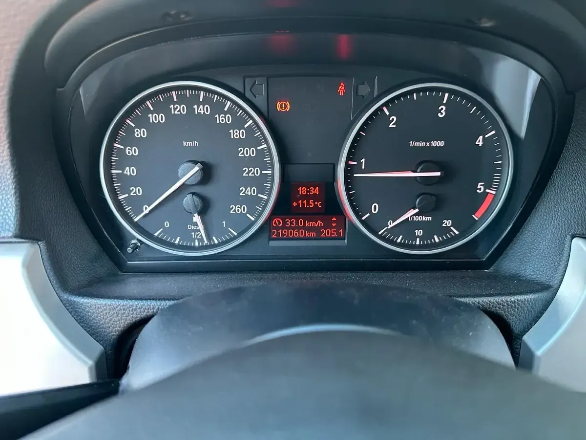 Gebraucht BMW 318 143 PS (105 kW) 2011 Blau Kombi
