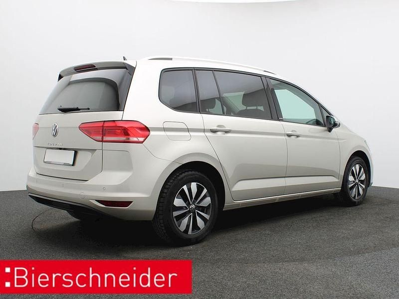 Gebraucht VW Touran S 150 PS (110 kW) 2024 Silber Van / Kleinbus