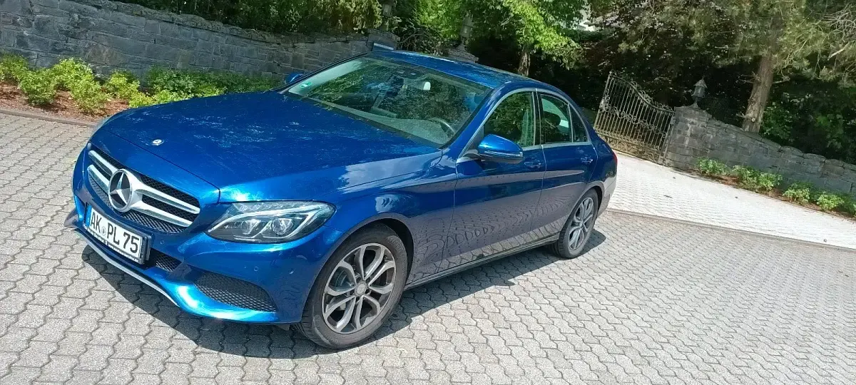 Gebraucht Mercedes C200 184 PS (135 kW) 2016 Blau Limousine