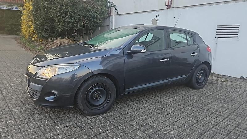 Gebraucht Renault Mégane 110 PS (80 kW) 2010 Grau Limousine