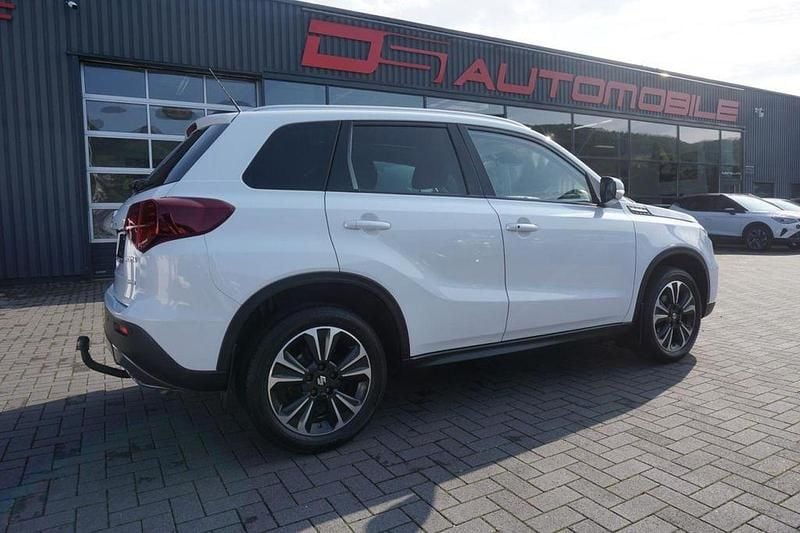 Weiß Gebraucht 2020 Suzuki Vitara Comfort+ SUV | 18.990 € (Fairer Preis) - Bild 1/4