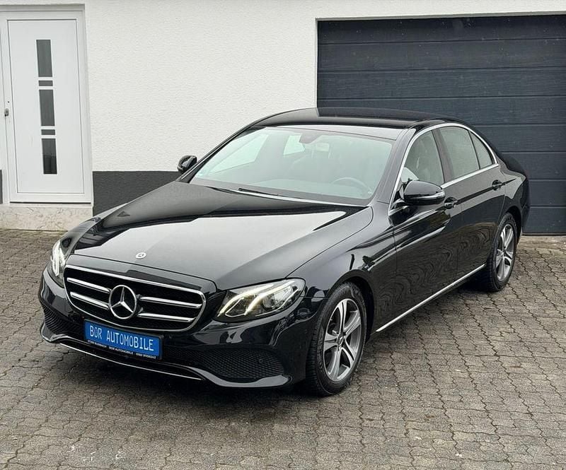 Schwarz Gebraucht 2019 Mercedes E200 Avantgarde Limousine | 24.970 € (Fairer Preis) - Bild 1/4