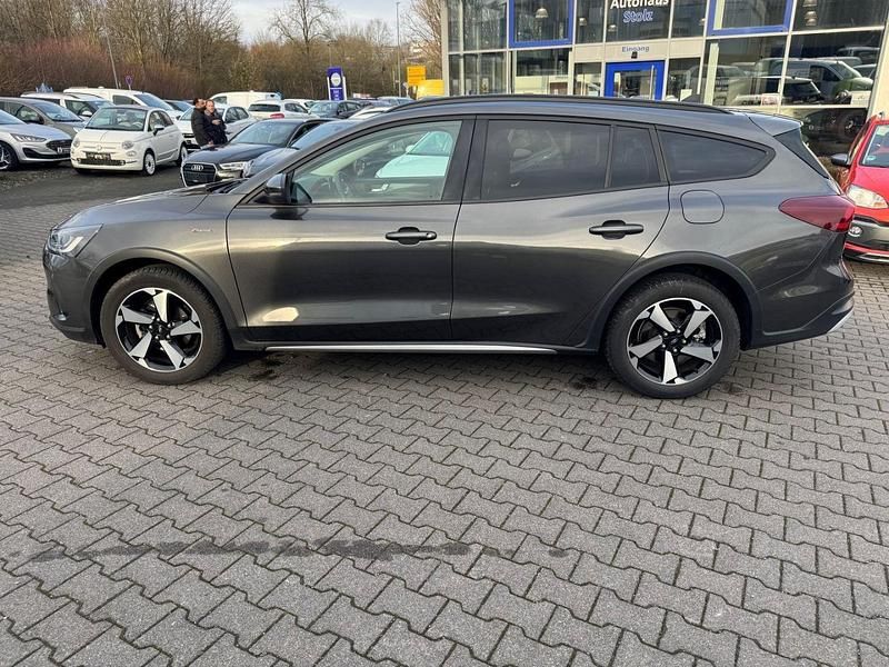 Gebraucht Ford Focus Active X 125 PS (91 kW) 2022 Grau Kombi