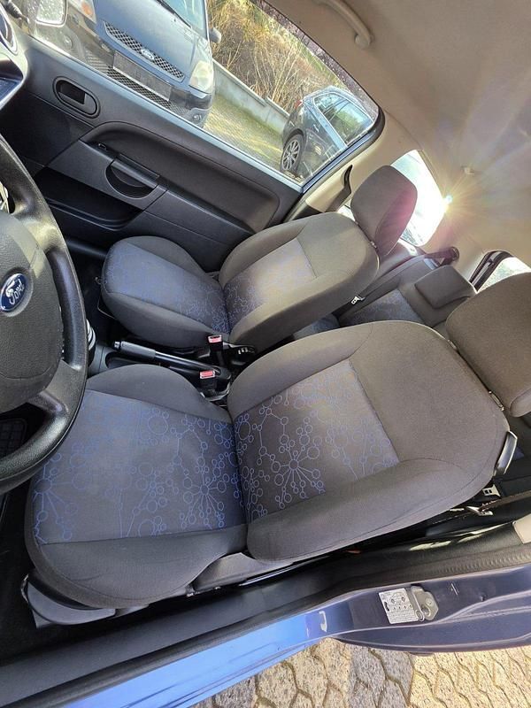 Gebraucht Ford Fiesta 59 PS (43 kW) 2006 Blau Kleinwagen