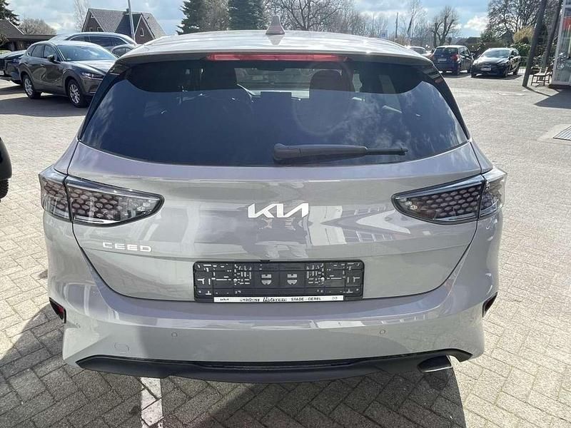 Neu Kia Ceed 101 PS (74 kW) 2025 (waf) wolf gray m Kleinwagen