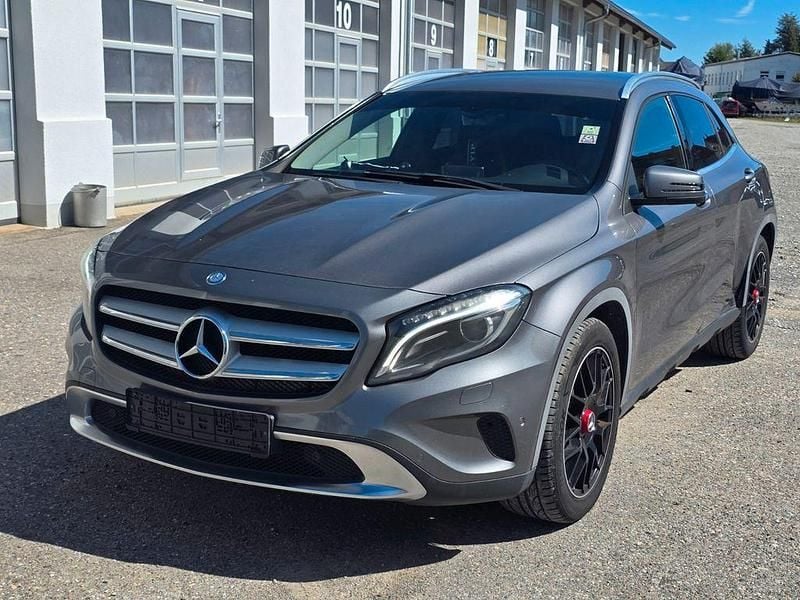 Grau Gebraucht 2014 Mercedes GLA200 SUV | 8.999 € (Guter Preis) - Bild 1/4