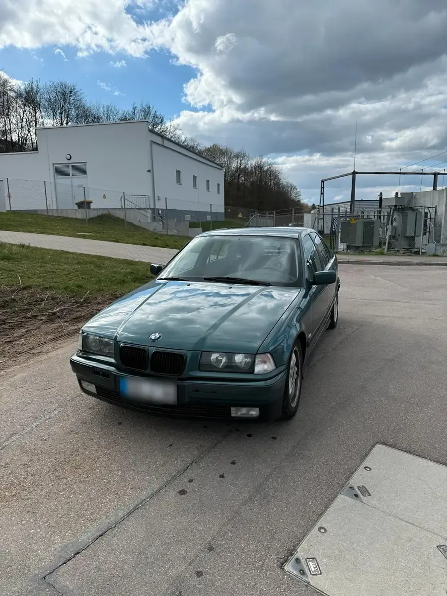 Gebraucht BMW 316 102 PS (75 kW) 1997 Grün Limousine
