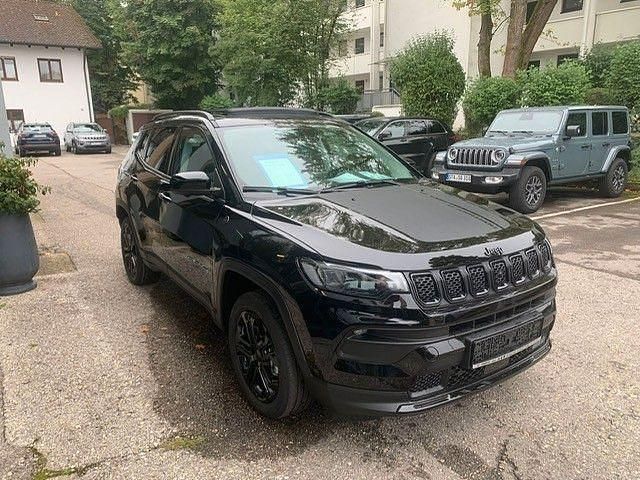 Neu Jeep Compass North 131 PS (96 kW) 2025 Schwarz SUV