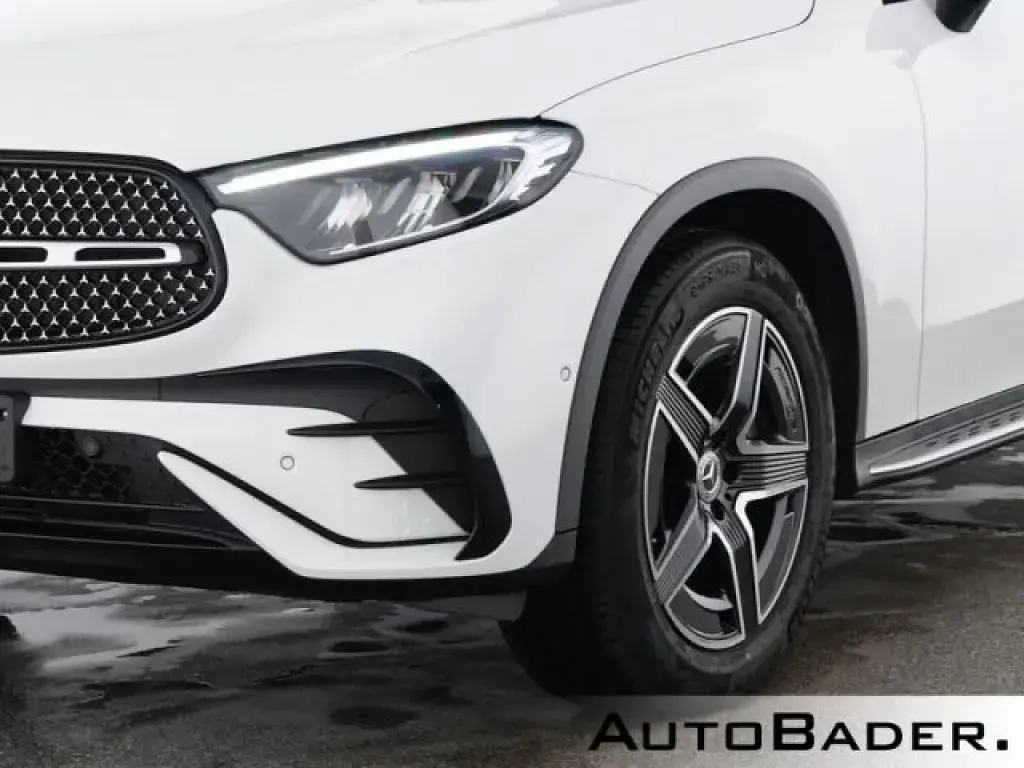 Gebraucht Mercedes GLC220 AMG 197 PS (144 kW) 2025 885 manufaktur opalithweiß bright (metallic) SUV
