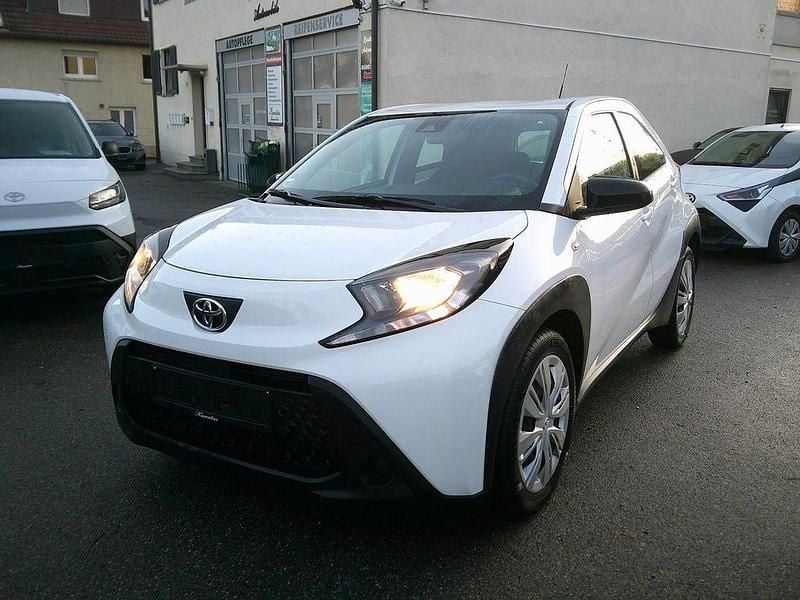 Weiß Gebraucht 2024 Toyota Aygo X X-play SUV | 11.980 € (Superpreis) - Bild 1/4