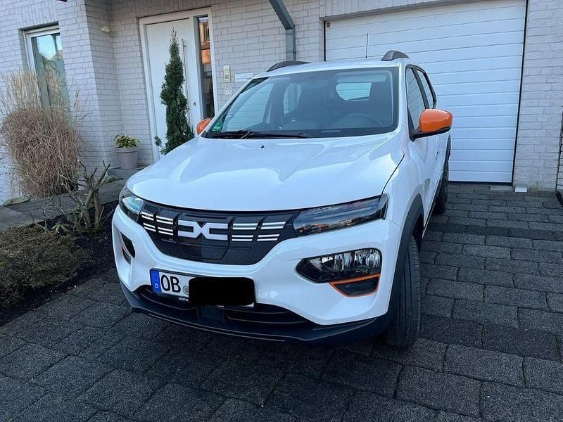 Weiß Gebraucht 2023 Dacia Spring Essentiel Kleinwagen | 10.500 € (Guter Preis) - Bild 1/4