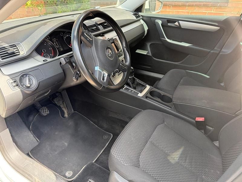 Gebraucht VW Passat 105 PS (77 kW) 2012 Weiß Kombi