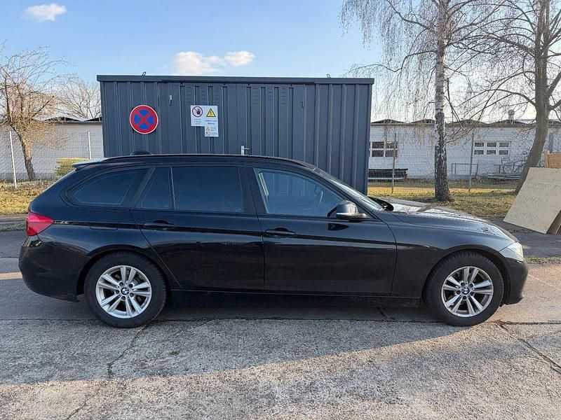 Gebraucht BMW 320 Advantage 184 PS (135 kW) 2018 Schwarz Kombi