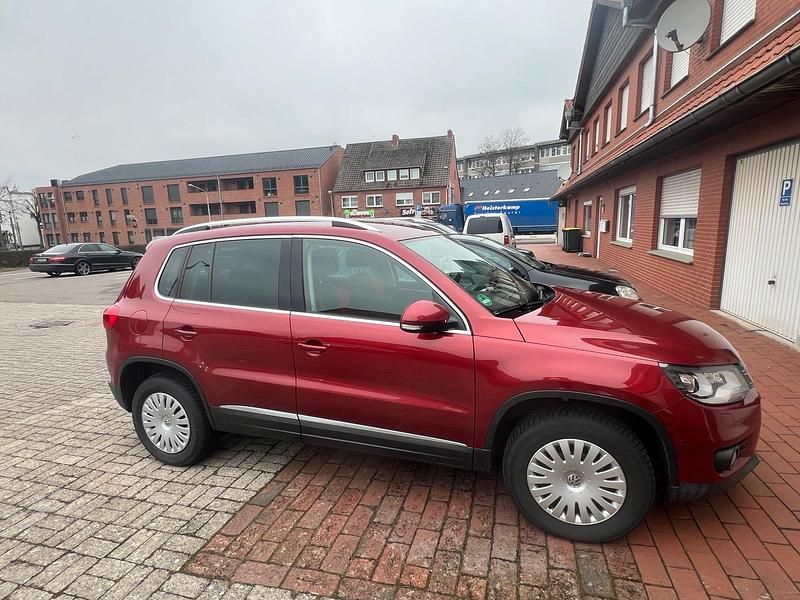 Gebraucht VW Tiguan 140 PS (102 kW) 2013 Rot SUV