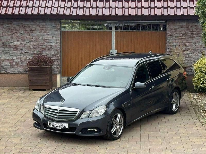 Grau Gebraucht 2011 Mercedes E250 Limousine | 12.999 € (Fairer Preis) - Bild 1/4