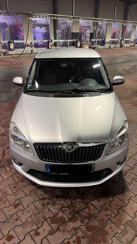 Grau Gebraucht 2014 Skoda Fabia Best of Kleinwagen | 5.190 € (Fairer Preis) - Bild 1/4