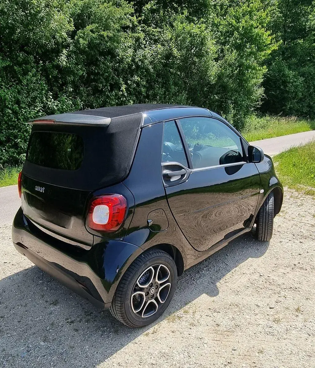 Używany Smart ForTwo Cabrio Passion 71 KM (52 kW) 2019 Czarny Kabriolet
