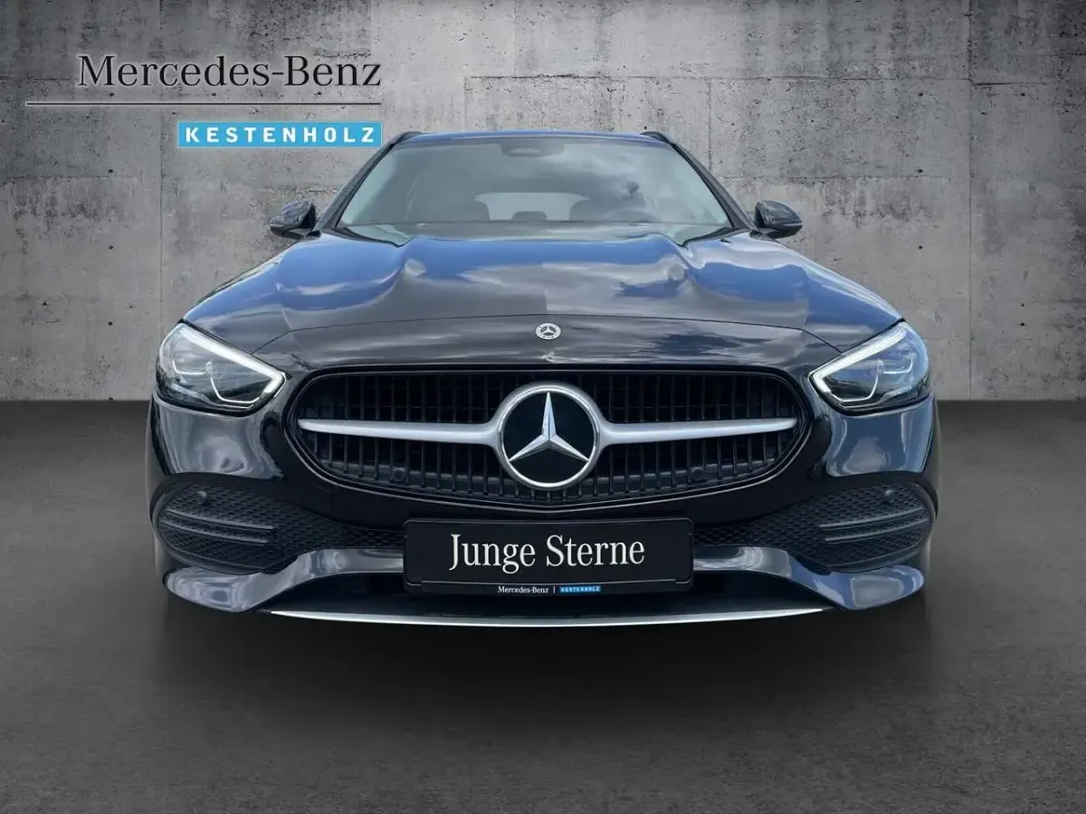 Gebraucht Mercedes C200 163 PS (119 kW) 2023 Unilack schwarz Kombi