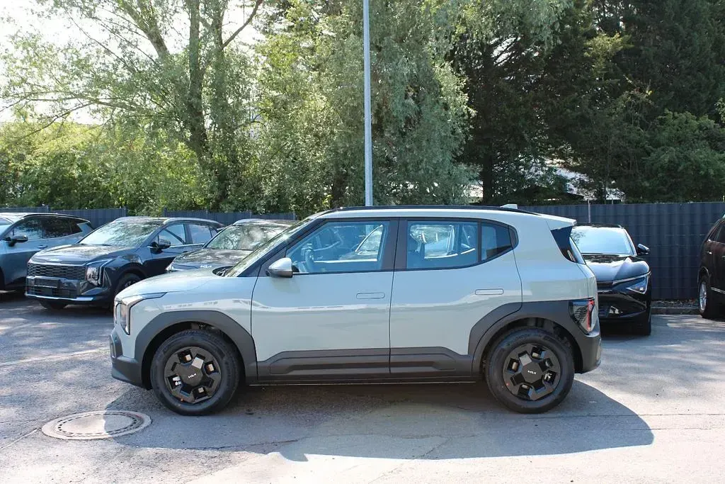 Neu Kia EV2 Air 108 kW (147 PS) 2026 Grau SUV