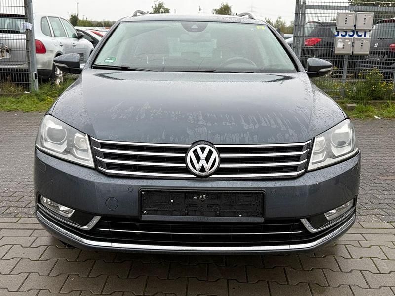 Grau Gebraucht 2011 VW Passat Highline Kombi | 6.899 € (Fairer Preis) - Bild 1/4