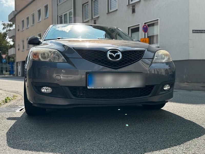 Grau Gebraucht 2007 Mazda 3 Limousine | 5.199 € - Bild 1/4