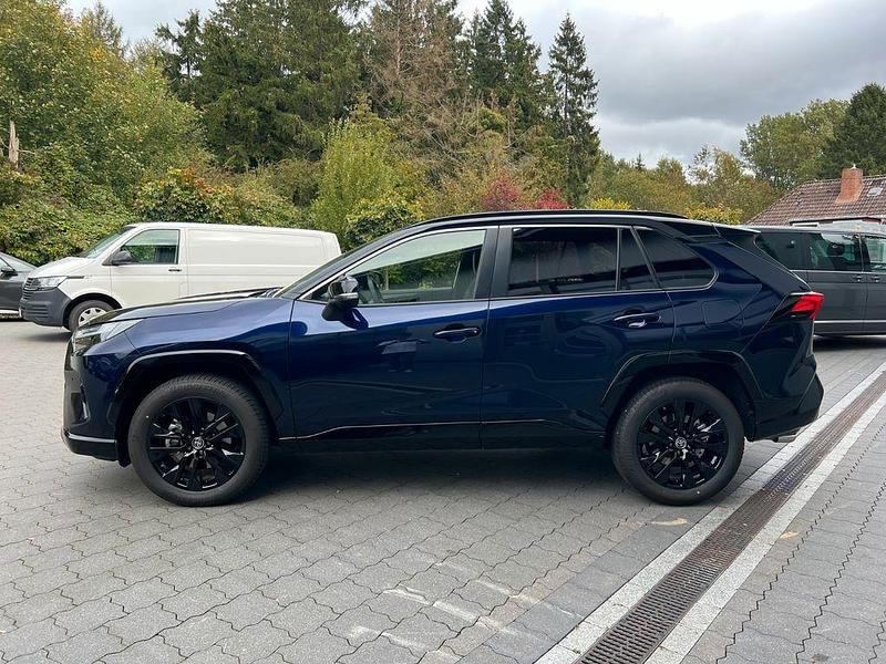 Gebraucht Toyota RAV4 Hybrid Style 218 PS (160 kW) 2025 Dark blue metallic 8x8 / schwa SUV