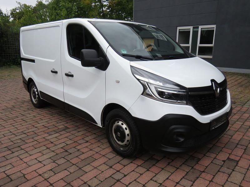 Gebraucht Renault Trafic Komfort 145 PS (106 kW) 2020 Weiß Van / Kleinbus