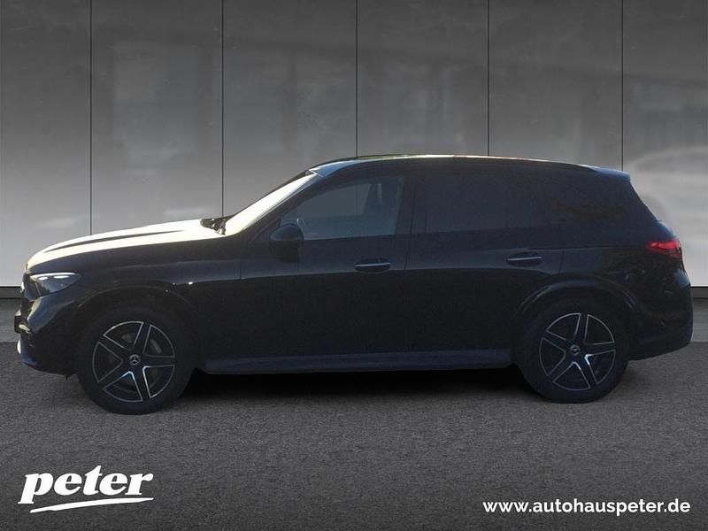 Gebraucht Mercedes GLC200 AMG 204 PS (150 kW) 2023 Unilack schwarz SUV