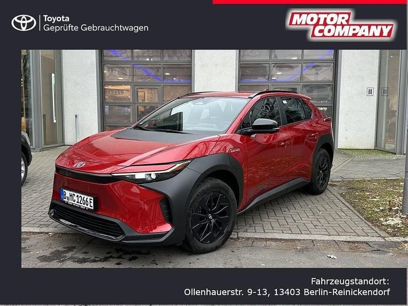 Karminarot metallic Gebraucht 2023 Toyota bZ4X Basis SUV | 34.250 € (Fairer Preis) - Bild 1/4