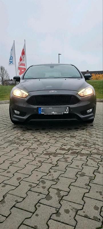 Grau Gebraucht 2018 Ford Focus Kombi | 11.500 € (Fairer Preis) - Bild 1/1